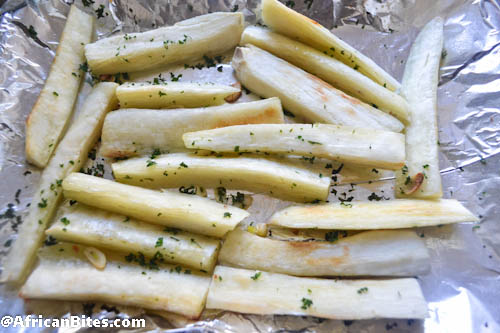 Yuca fries from the oven with garlic and parsley