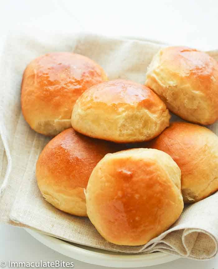 A basket full of mouth-watering Hawaiian sweet rolls