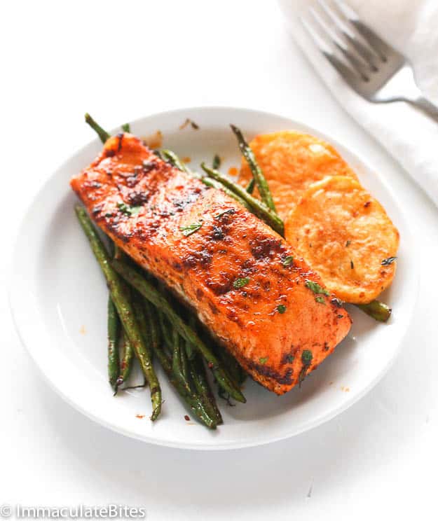 Paprika Salmon and Green Beans