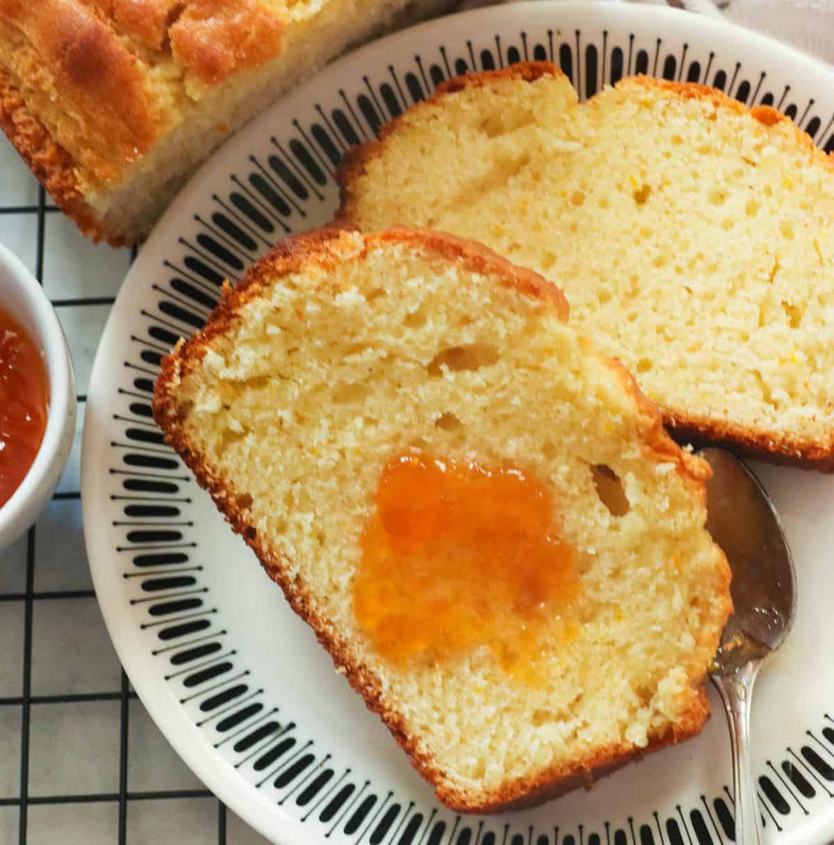 French Yogurt Cake (Gâteau au Yaourt)