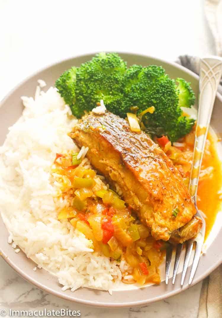 Fish curry with white rice and broccoli