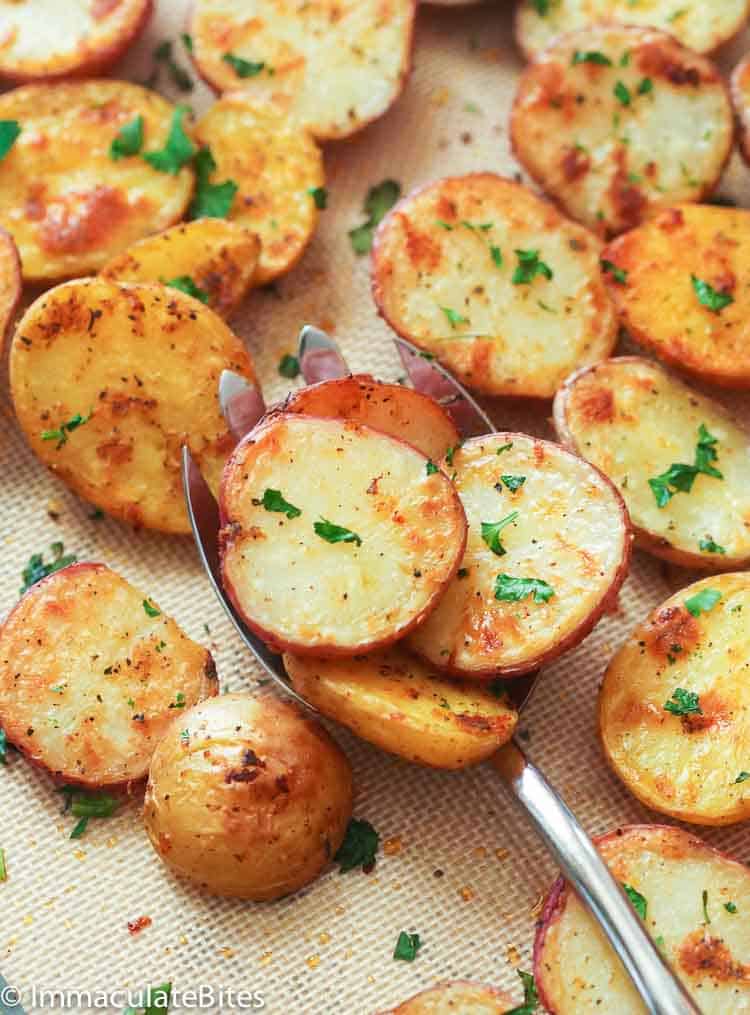 Oven Roasted Red Potatoes {4 Ingredients!} +VIDEO