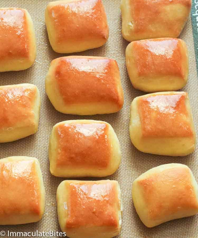 Texas Roadhouse Rolls - {Copycat Recipe} - Julie's Eats & Treats ®