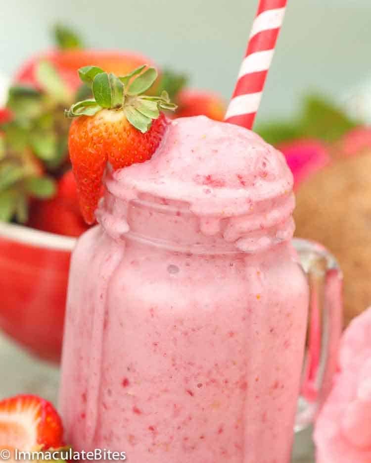 Insanely refreshing strawberry banana smoothie