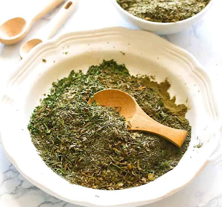 Freshly assembled dried herbs for easy Italian seasoning.