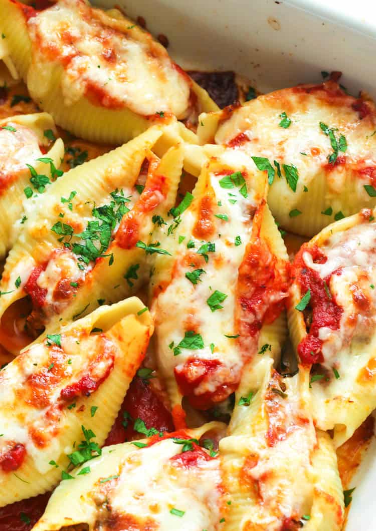Shells stuffed with ground beef Shells stuffed with ground beef