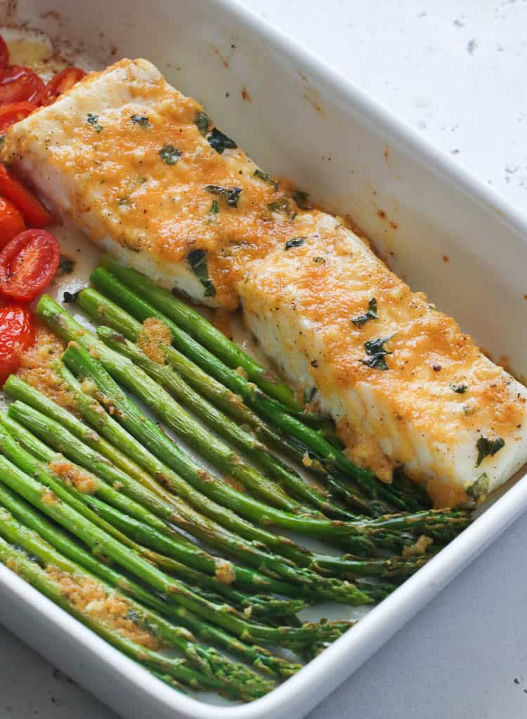 Easy low carb meal - baked halibut with asaparagus in a baking dish