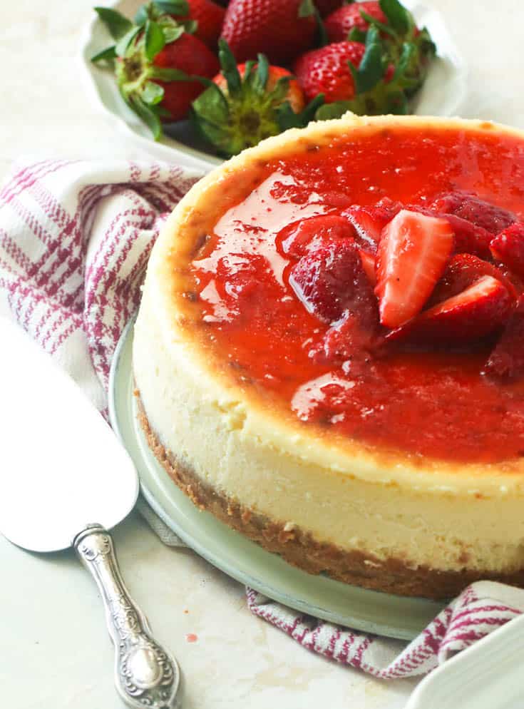 New York Cheesecake with fresh strawberry compote