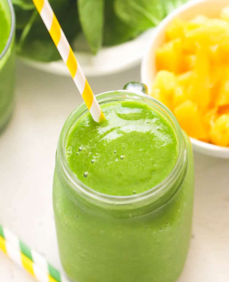 Spinach Smoothie in a glass pint jar
