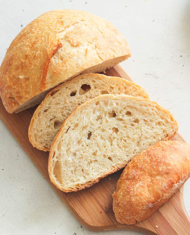 Freshly baked no knead bread, sliced and ready to slather with butter.