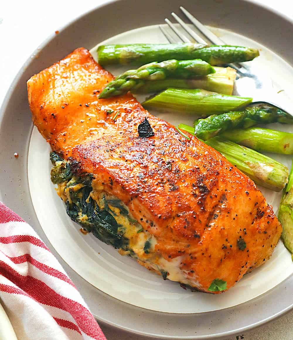 Salmon stuffed with spinach and asparagus