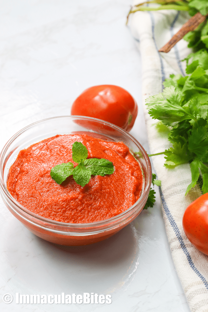 Tomato paste with basil