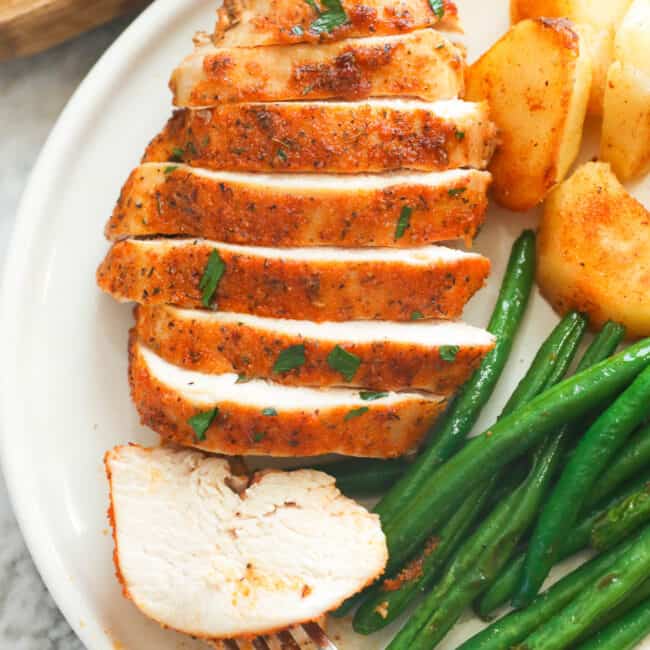 Enjoy baked chicken breasts with green beans and veggies