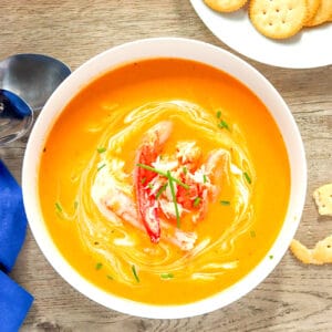 Crab bisque with crackers for an elegant dinner entree