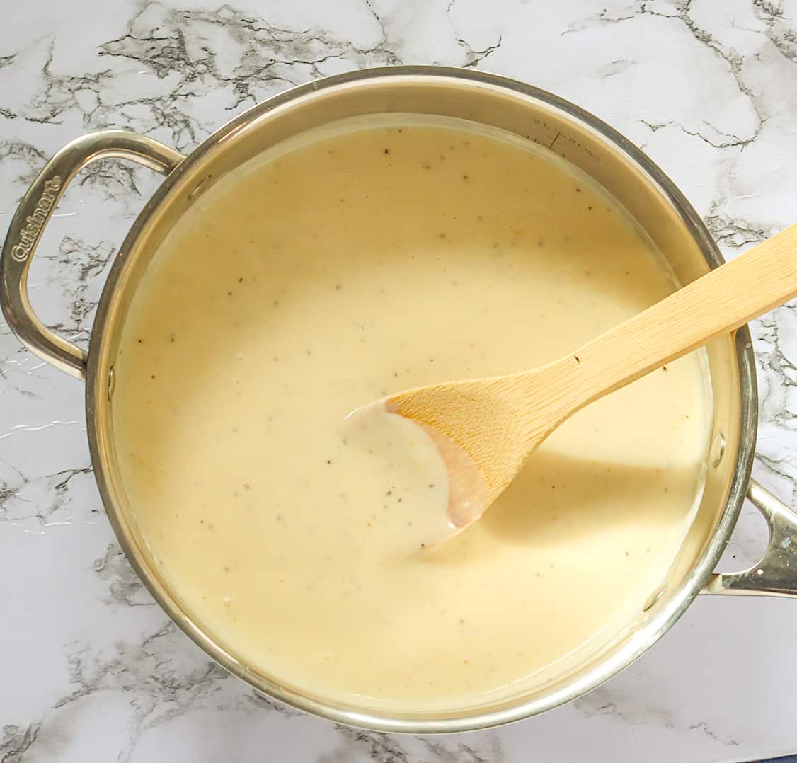 Delicious white gravy right off the stove in 15 minutes