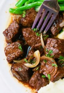 Tender steak tips with green beans and mashed potatoes