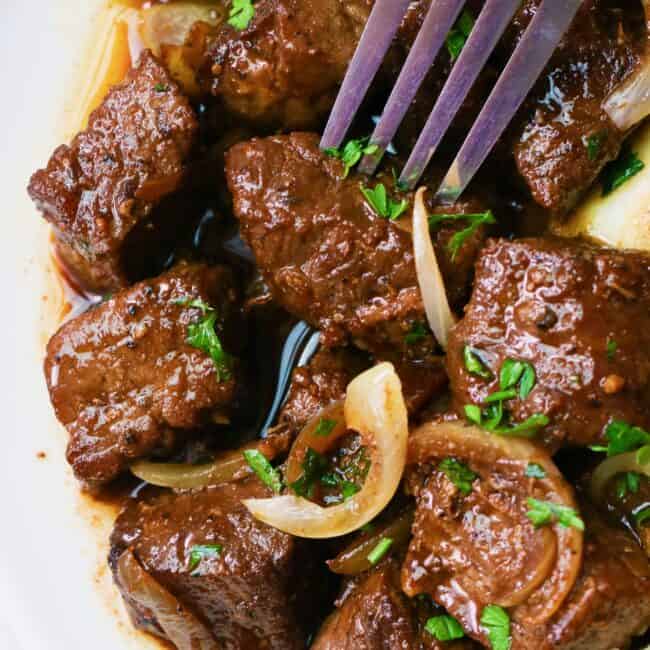 Tender steak tips with green beans and mashed potatoes