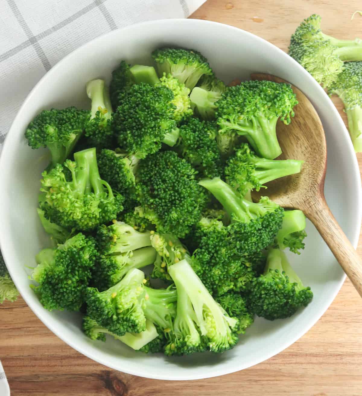 Serving up delicious blanched broccoli