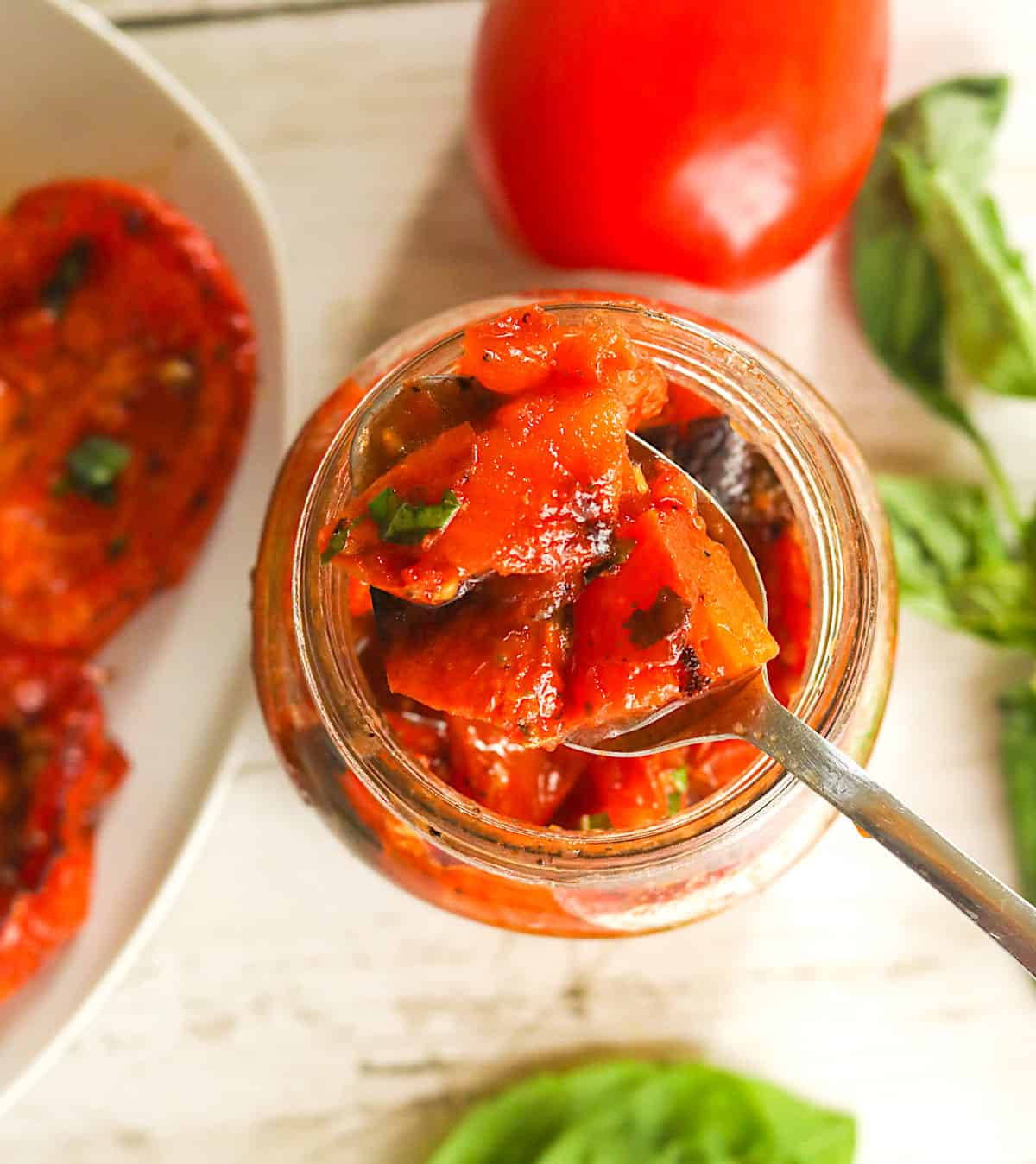 Faire des tomates rôties au feu pour l'avenir