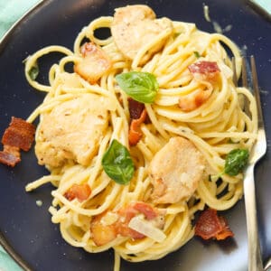 Serving up a plateful of exquisite chicken carbonara