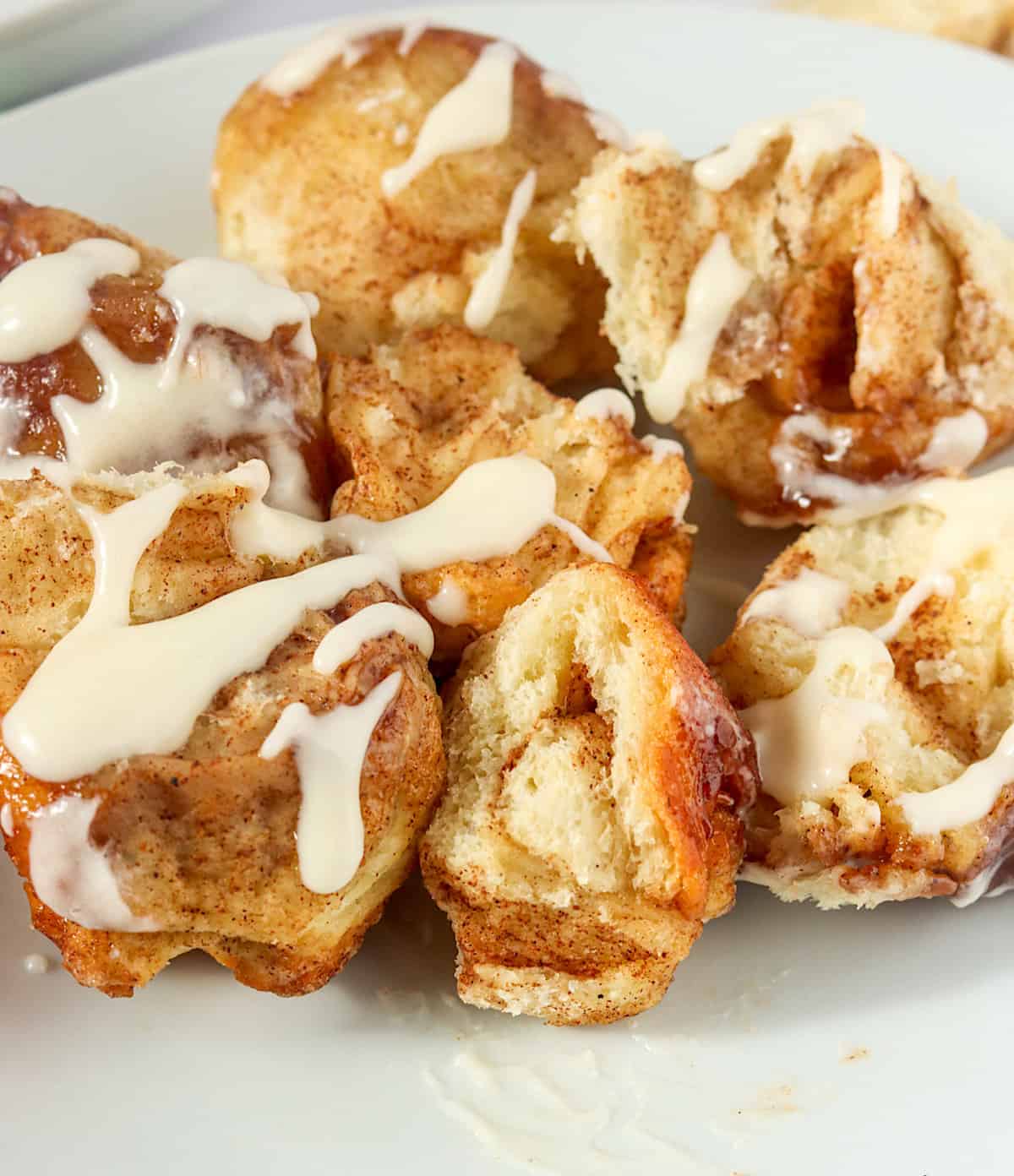 Serving up soul-satisfying cinnamon roll monkey bread for family enjoyment