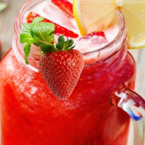 Refreshing summer drinks with strawberry lemonade