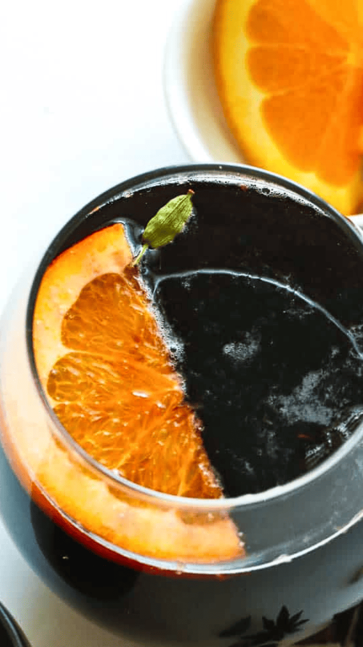 Mulled wine delivers an easy to make holiday cocktail.