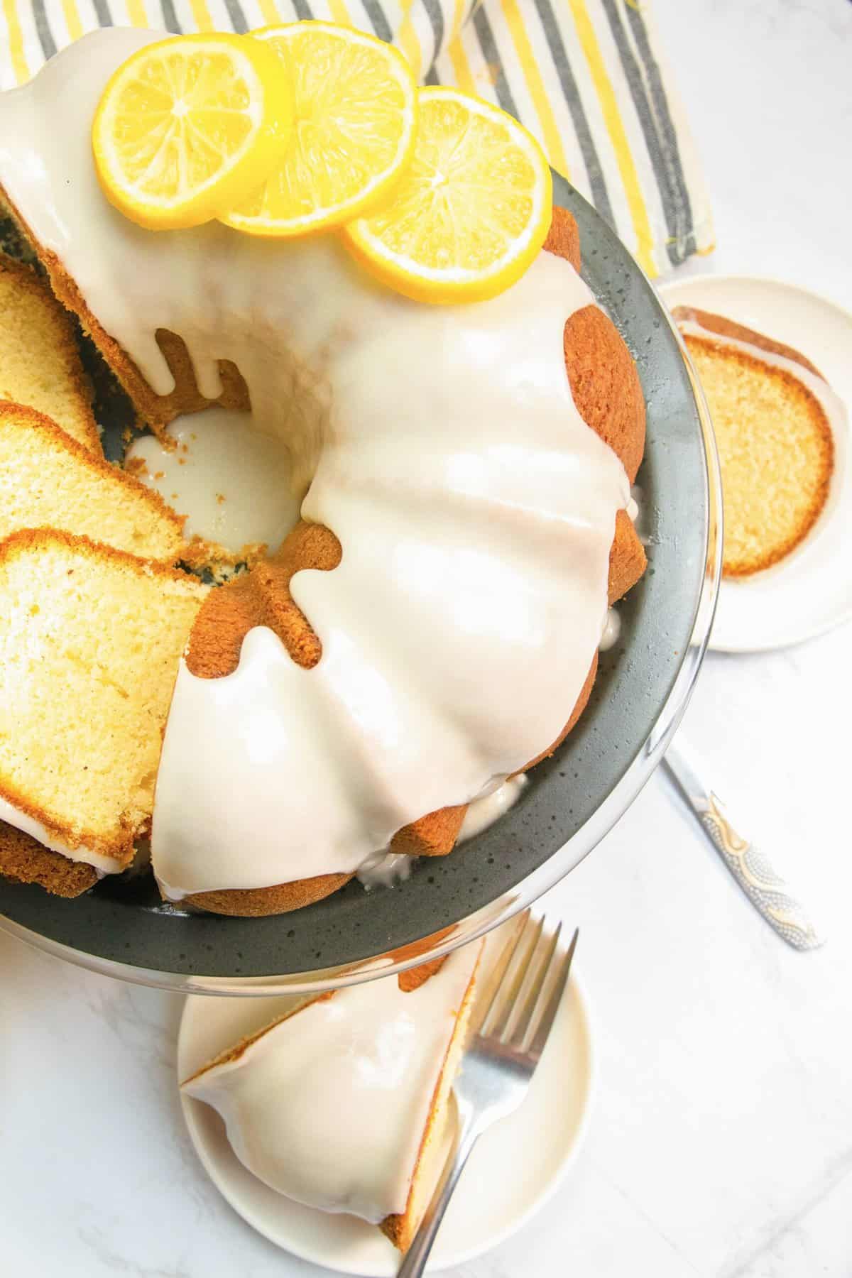 Slicing lemon bundt cake. It's a citrus lover's dream