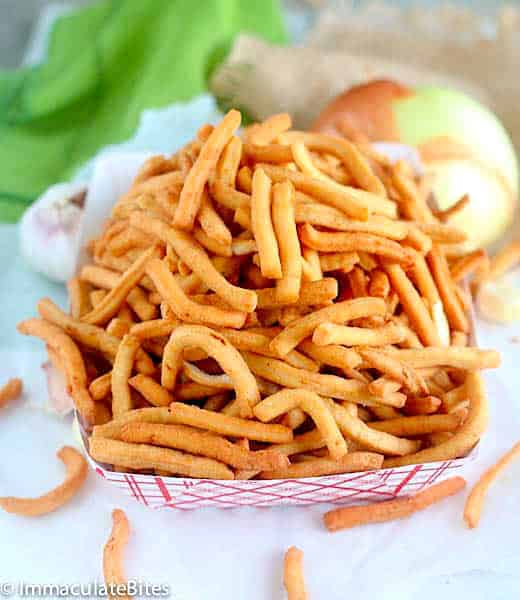 A bowlful of snack-worthy Ghana chips ready to enjoy