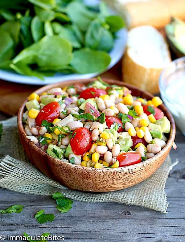 Serving up refreshing and nutritious tuna and white bean salad