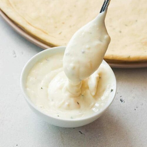 White sauce ready to apply to the pizza dough.