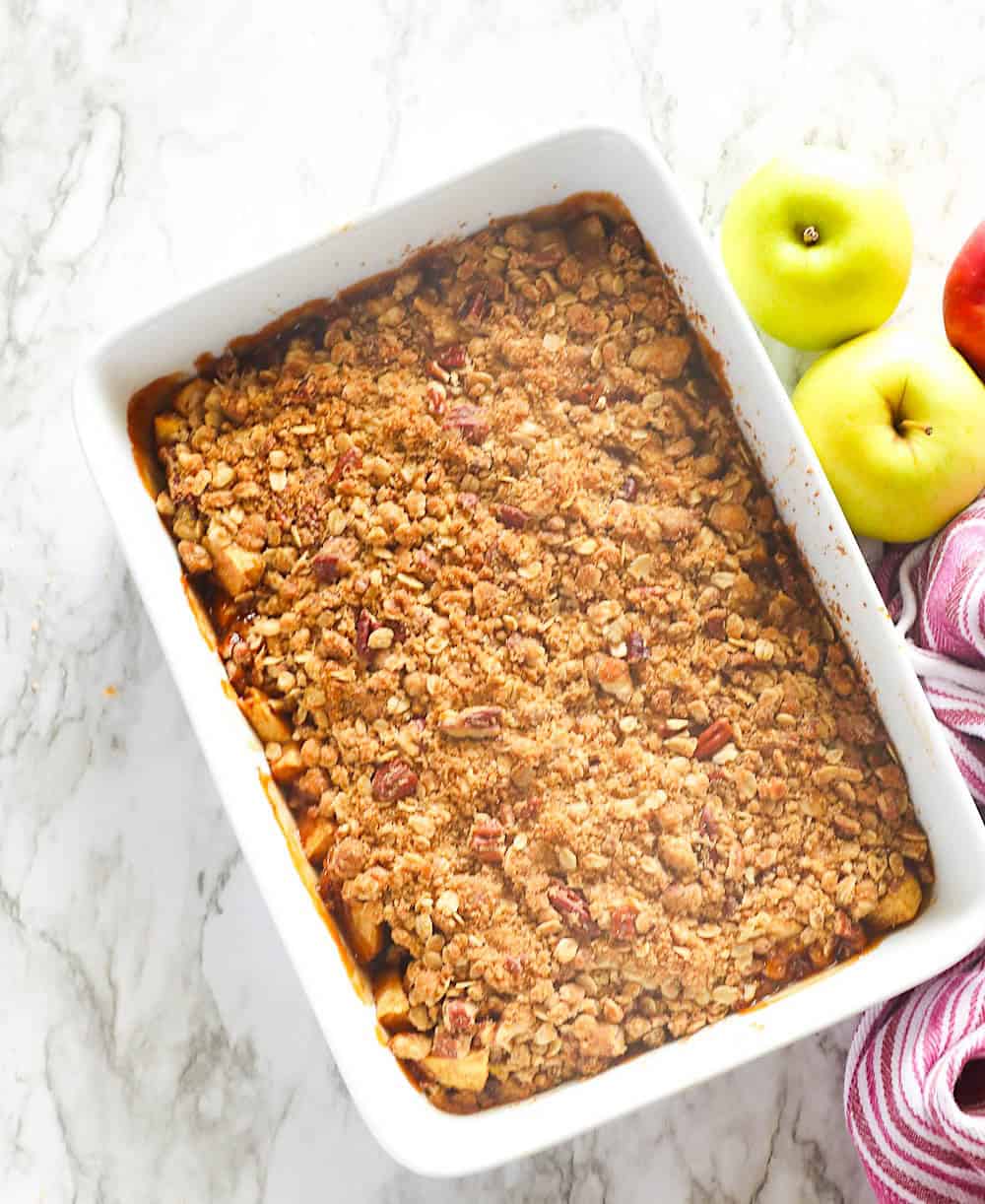 Freshly baked apple crumble, or apple crisp, ready to serve.