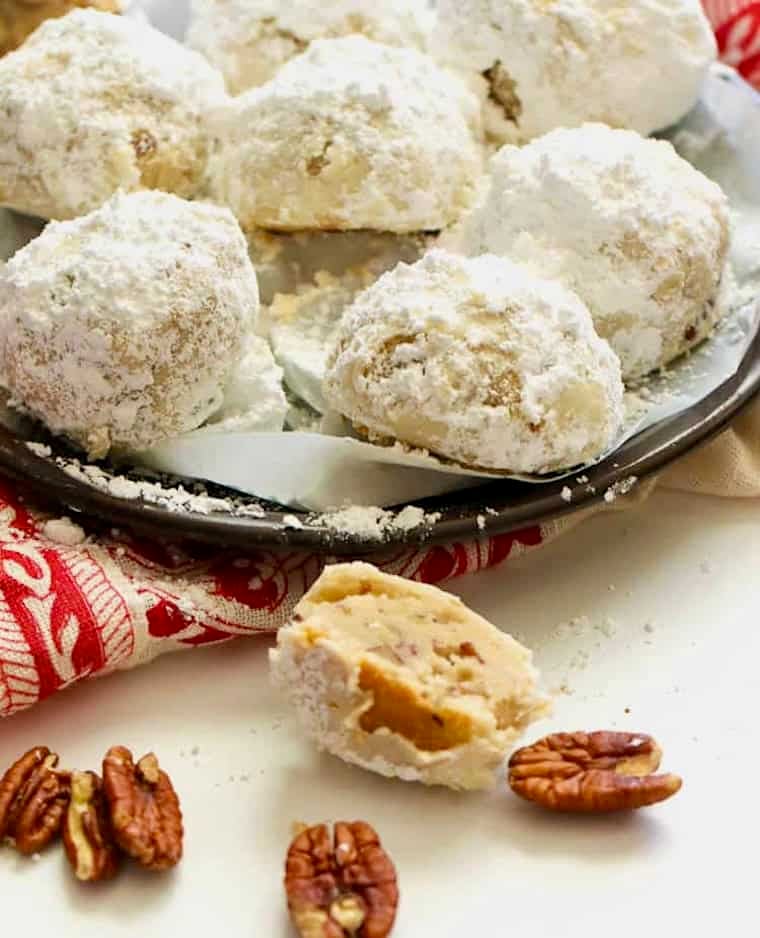 Melt in your mouth snowball cookies for a Merry Christmas.