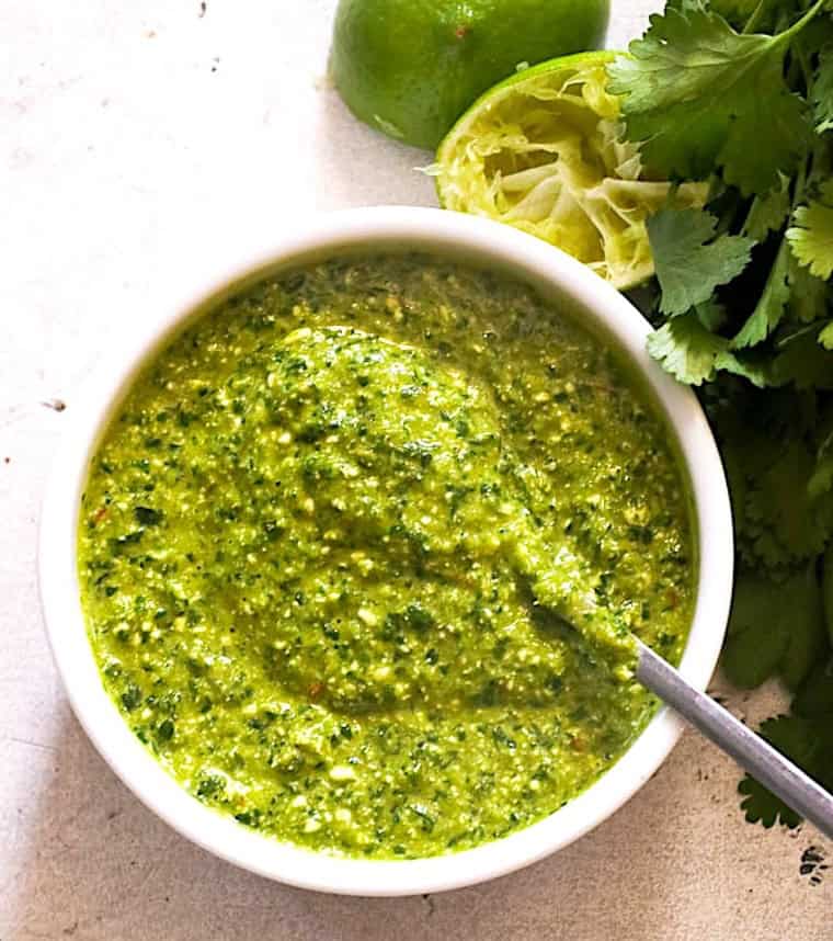Spicy and fantastic Peruvian green sauce ready to enhance grilled chicken.